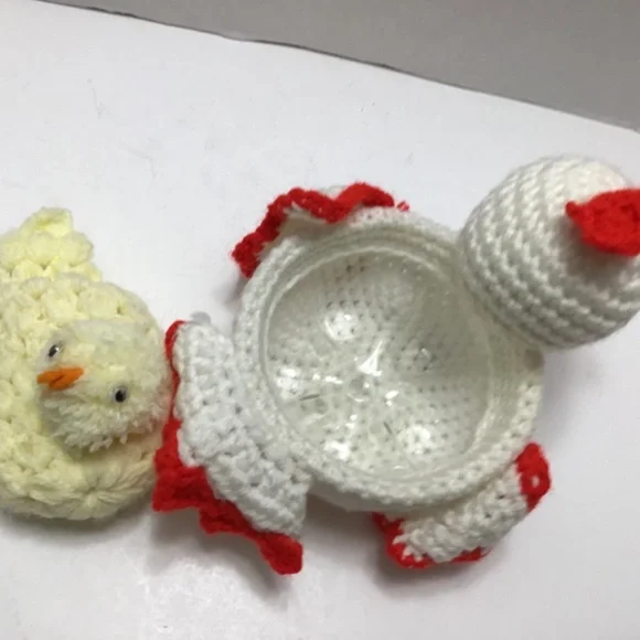 Crochet Chicken with baby chick - Picture 6 of 8